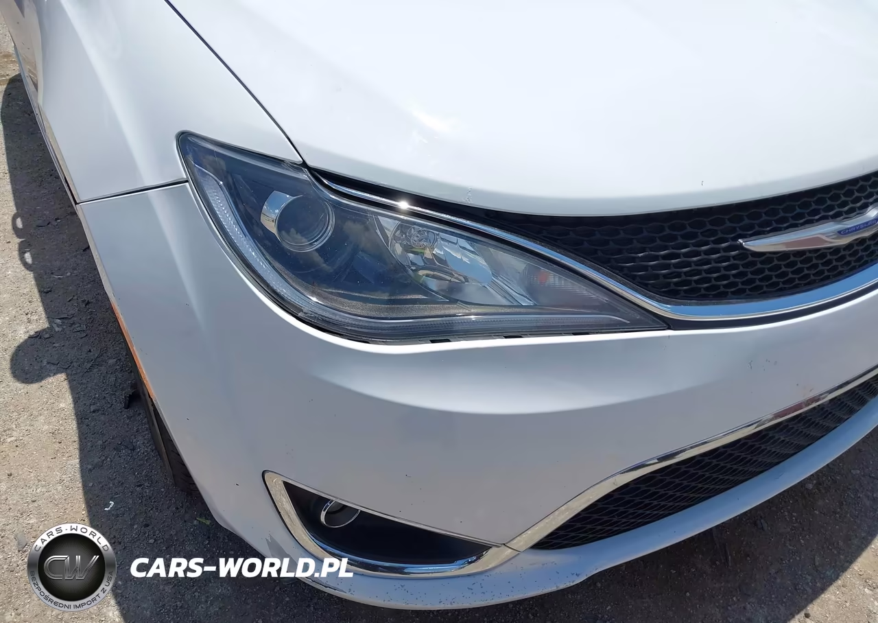 2020 Chrysler Pacifica Touring L VIN:2C4RC1BG8LR134750 - 6