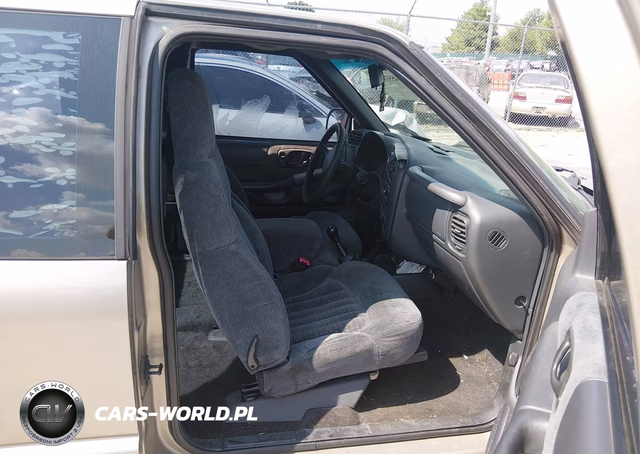 2000 Chevrolet S-10 Ls VIN:1GCCS1942Y8117918 - 5