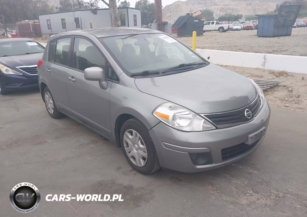 2012 Nissan Versa 1.8 S – zdjęcie 1 z 11
