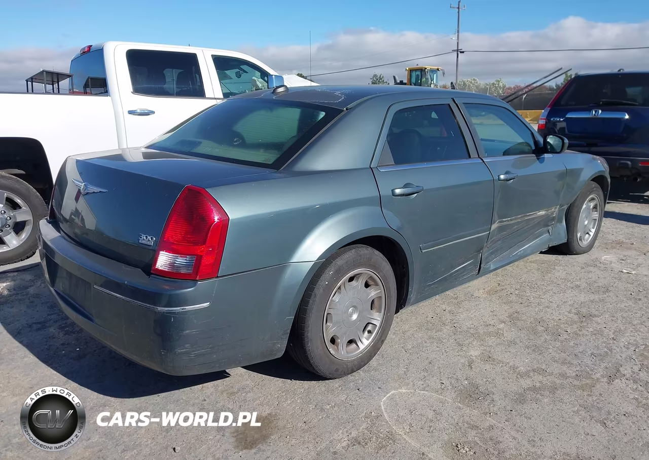 2005 Chrysler 300 Touring VIN:2C3AA53GX5H512699 - 4