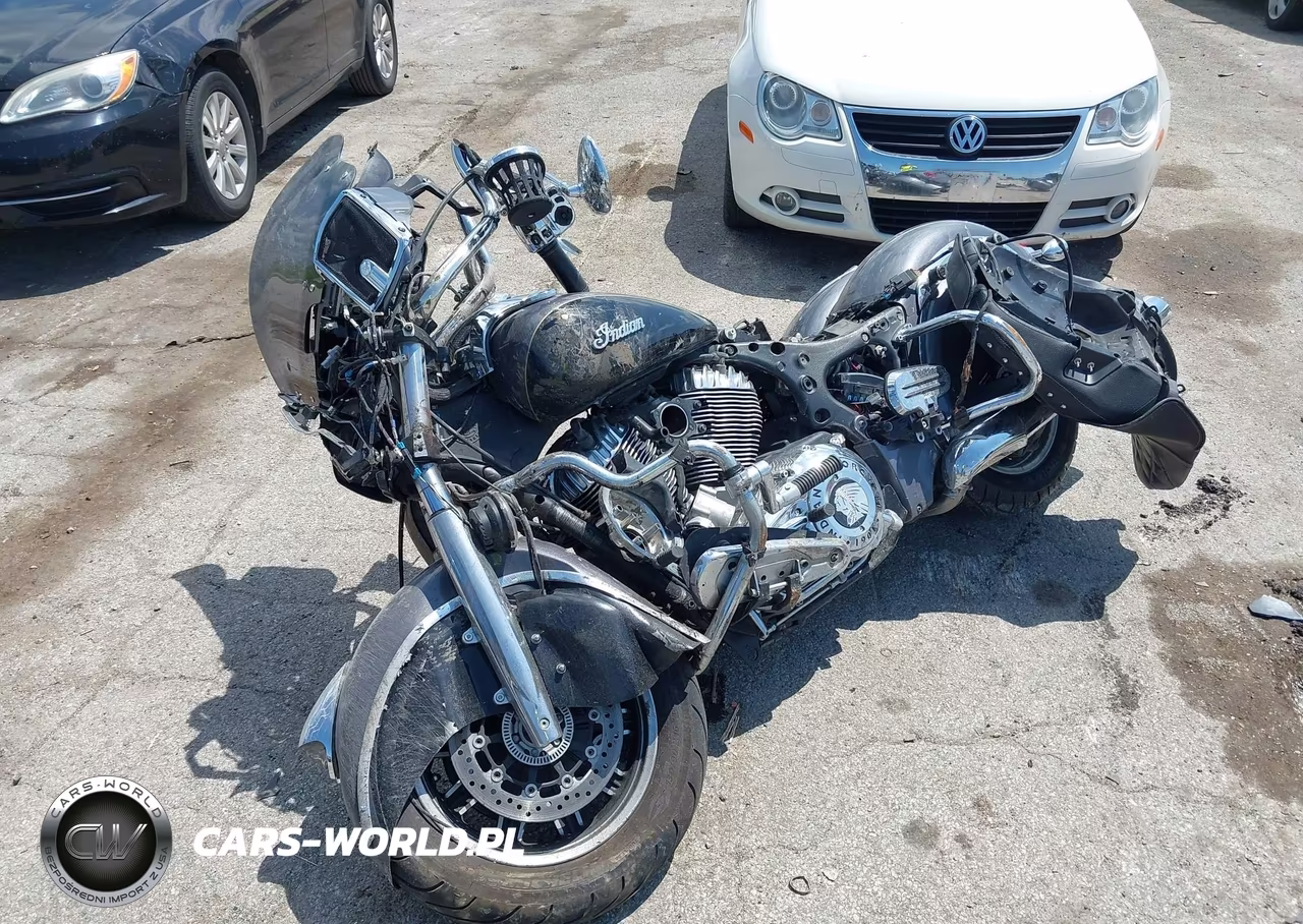 2017 Indian Motorcycle Co. Roadmaster VIN:56KTRAAA9H3355866 - 2