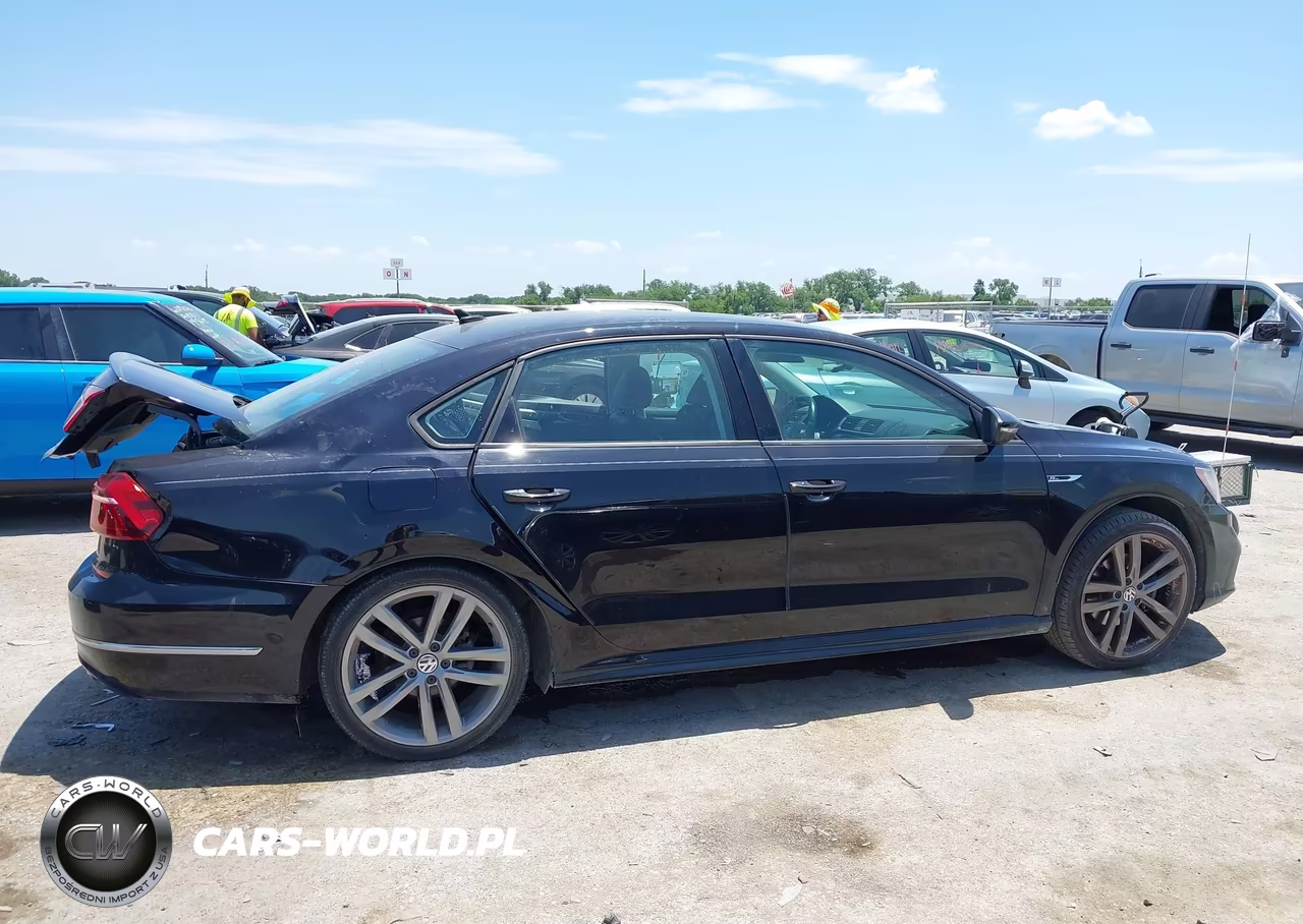 2018 Volkswagen Passat 2.0T R-Line-2.0T S VIN:1VWAA7A36JC039563 - 13