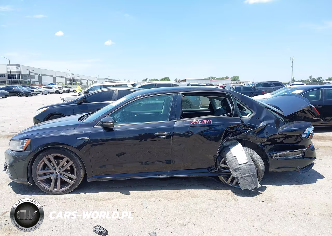 2018 Volkswagen Passat 2.0T R-Line-2.0T S VIN:1VWAA7A36JC039563 - 14