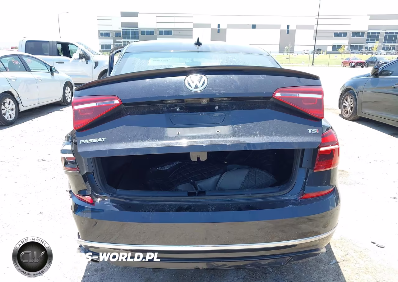 2018 Volkswagen Passat 2.0T R-Line-2.0T S VIN:1VWAA7A36JC039563 - 16