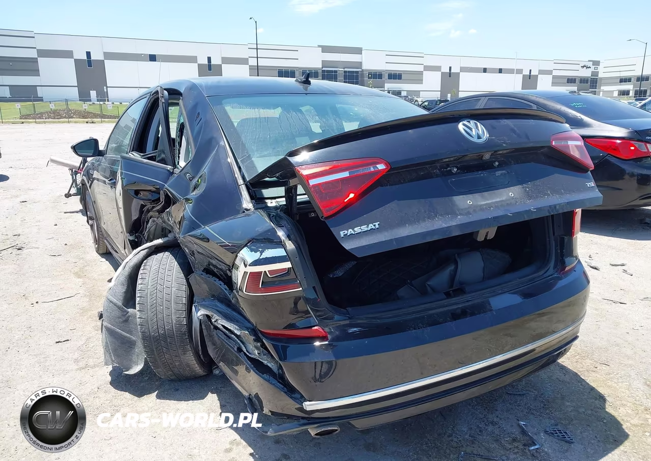 2018 Volkswagen Passat 2.0T R-Line-2.0T S VIN:1VWAA7A36JC039563 - 3