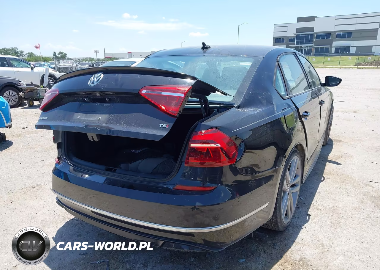 2018 Volkswagen Passat 2.0T R-Line-2.0T S VIN:1VWAA7A36JC039563 - 4
