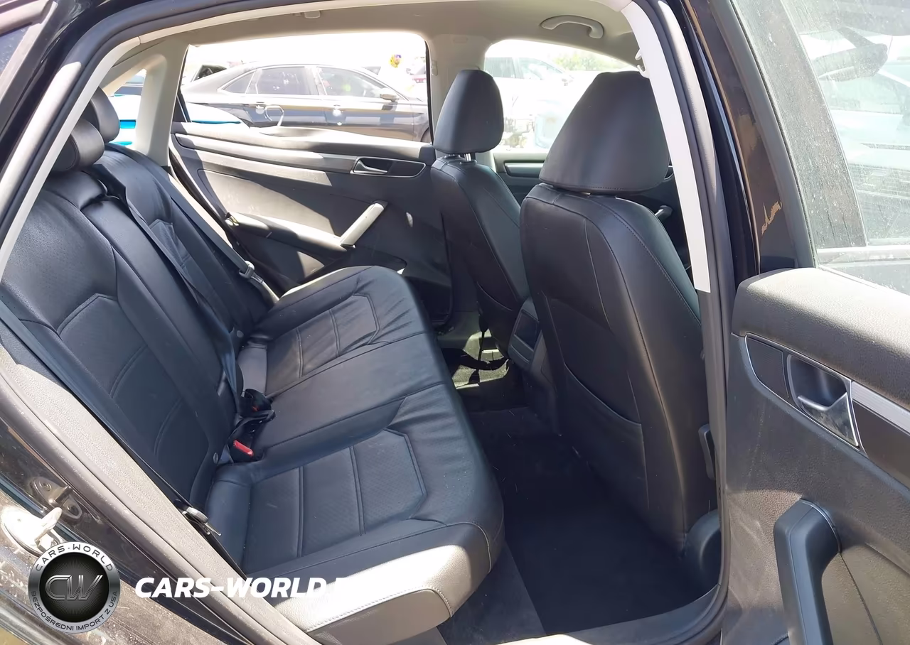 2018 Volkswagen Passat 2.0T R-Line-2.0T S VIN:1VWAA7A36JC039563 - 8