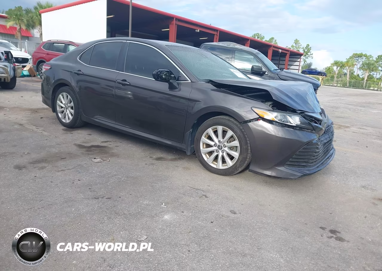 2018 Toyota Camry Le – zdjęcie 1 z 15