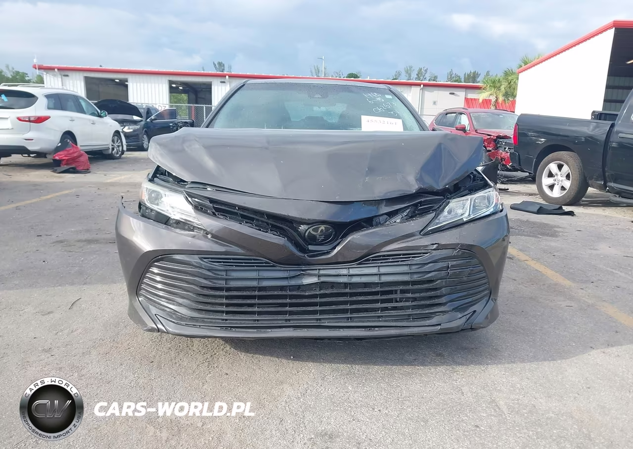 2018 Toyota Camry Le VIN:4T1B11HK4JU062573 - 11