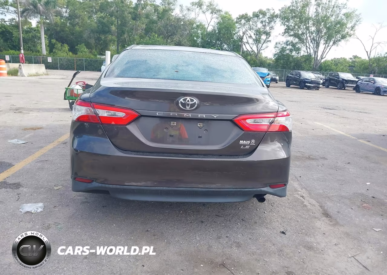 2018 Toyota Camry Le VIN:4T1B11HK4JU062573 - 15