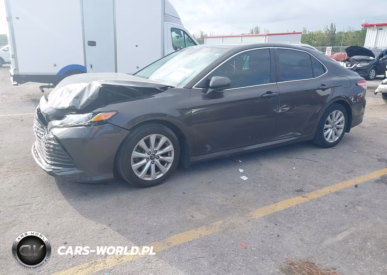 2018 Toyota Camry Le VIN:4T1B11HK4JU062573 - 2