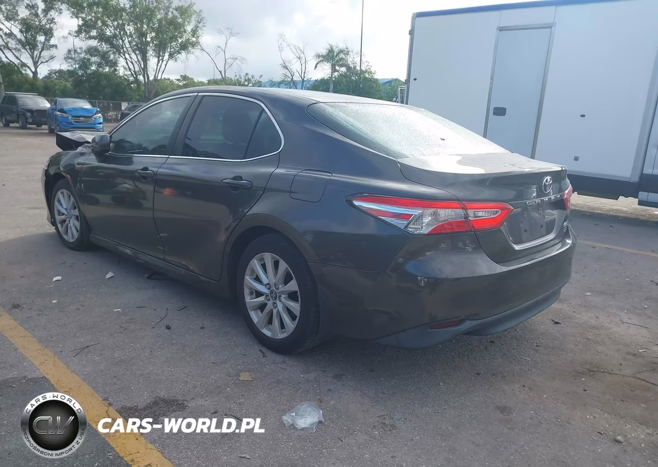 2018 Toyota Camry Le VIN:4T1B11HK4JU062573 - 3