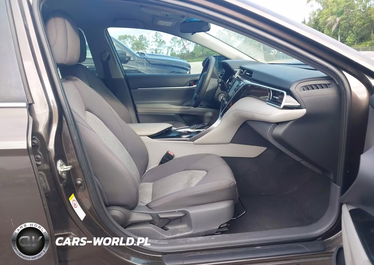 2018 Toyota Camry Le VIN:4T1B11HK4JU062573 - 5