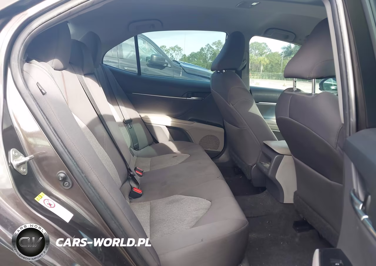 2018 Toyota Camry Le VIN:4T1B11HK4JU062573 - 8
