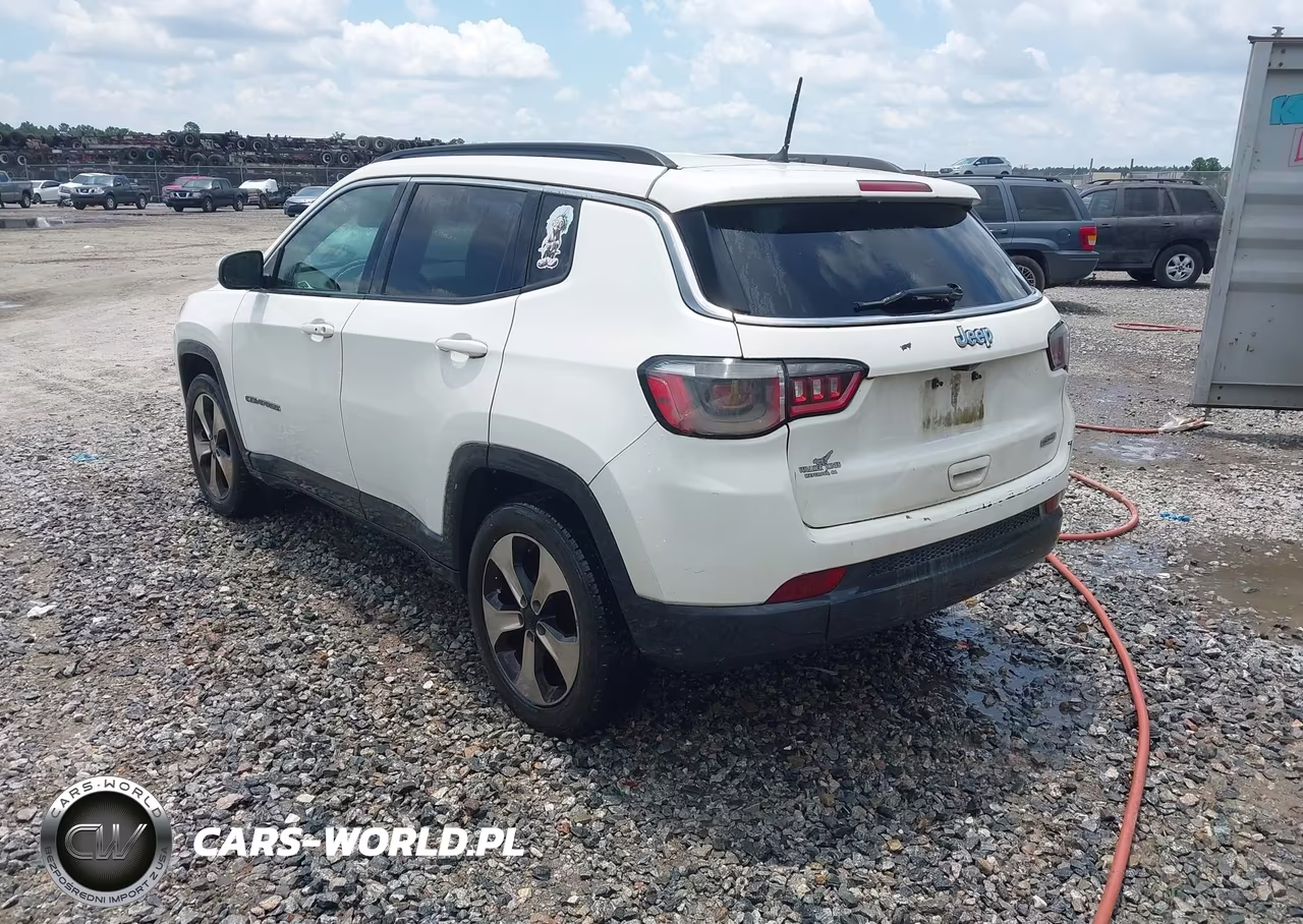 2018 Jeep Compass Latitude Fwd VIN:3C4NJCBB3JT256978 - 3