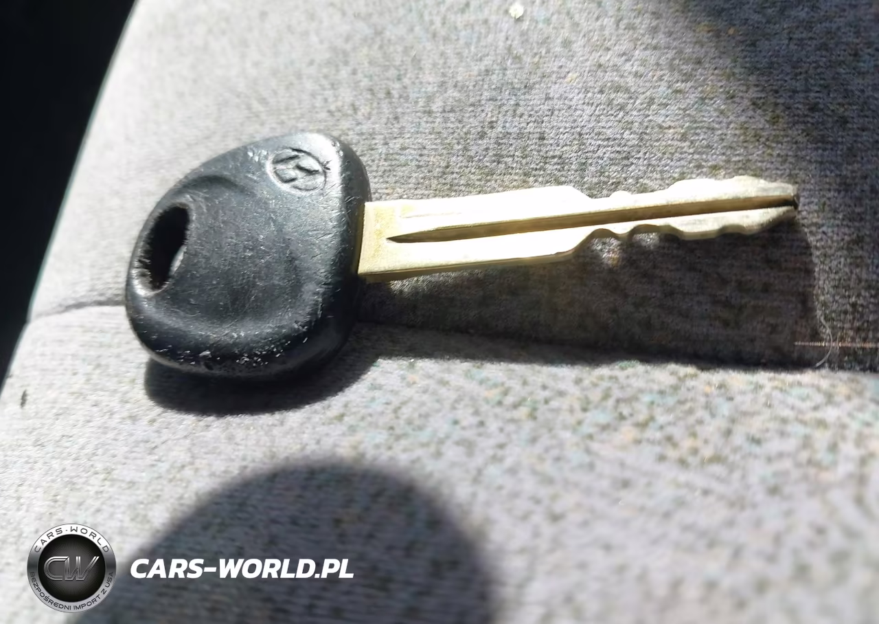 2003 Hyundai Elantra Gls-Gt VIN:KMHDN45D83U608444 - 11