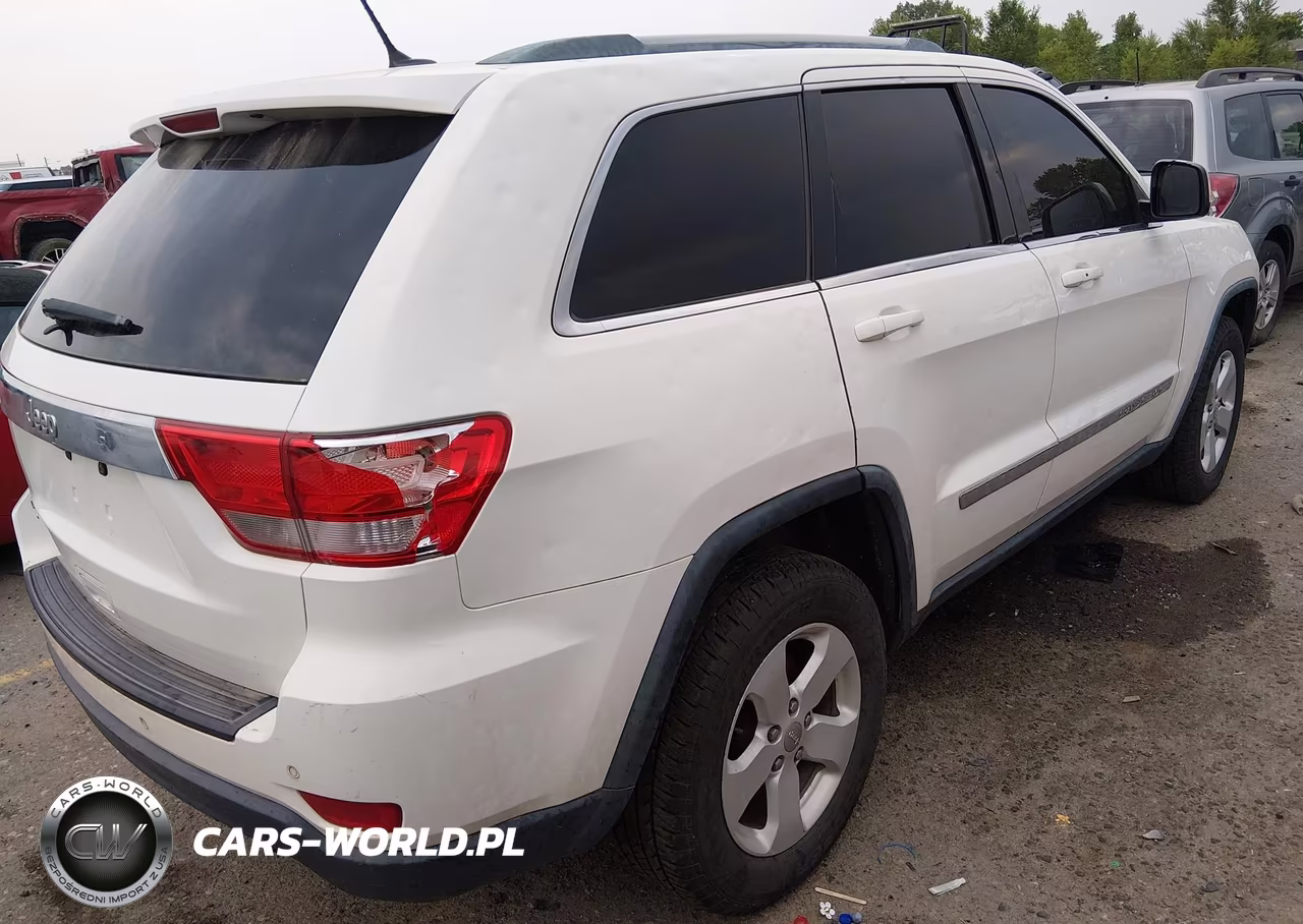 2011 Jeep Grand Cherokee Laredo VIN:1J4RR4GG0BC703584 - 4