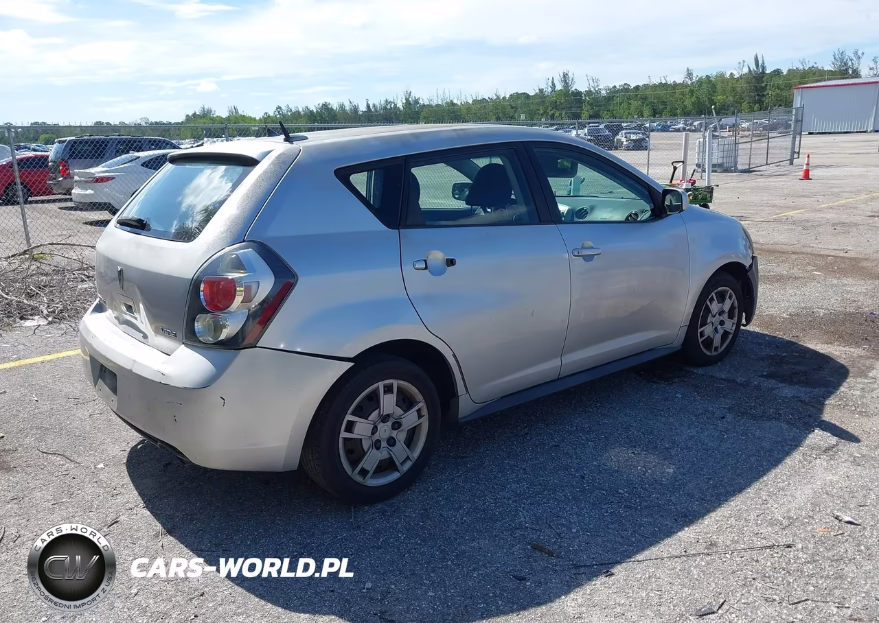 2009 Pontiac Vibe VIN:5Y2SP670X9Z449370 - 4
