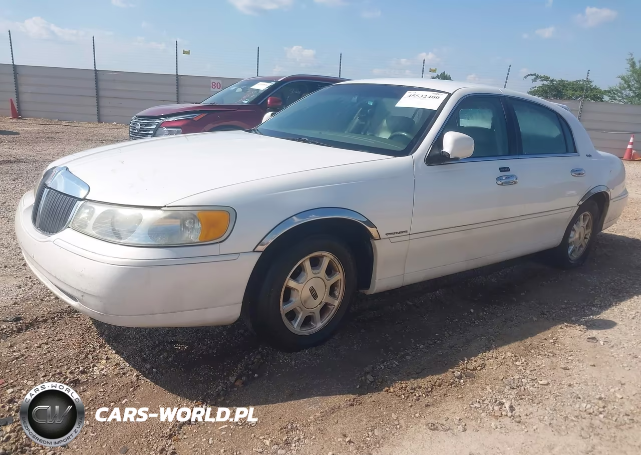 2002 Lincoln Town Car Signature VIN:1LNHM82W22Y650178 - 2