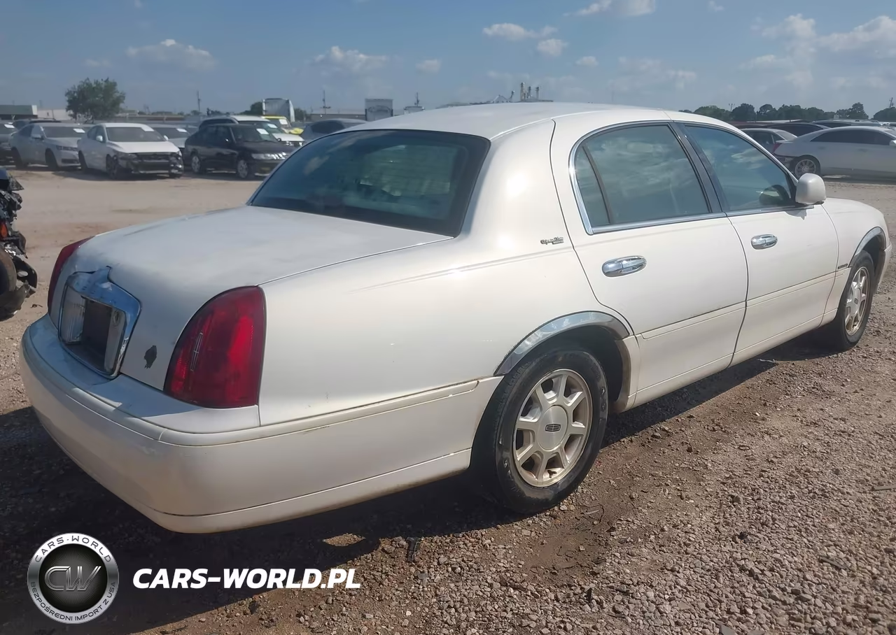 2002 Lincoln Town Car Signature VIN:1LNHM82W22Y650178 - 4