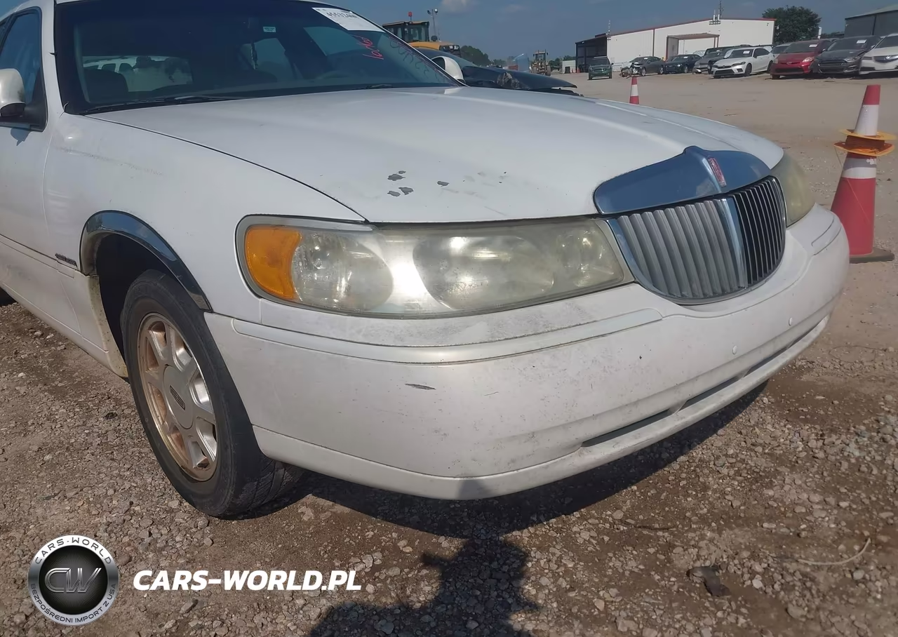 2002 Lincoln Town Car Signature VIN:1LNHM82W22Y650178 - 6