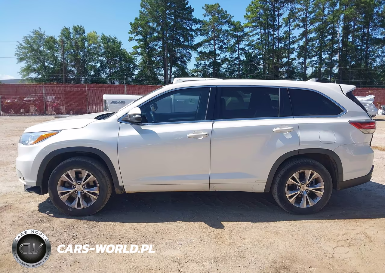 2015 Toyota Highlander Le Plus V6 VIN:5TDZKRFH3FS119380 - 14