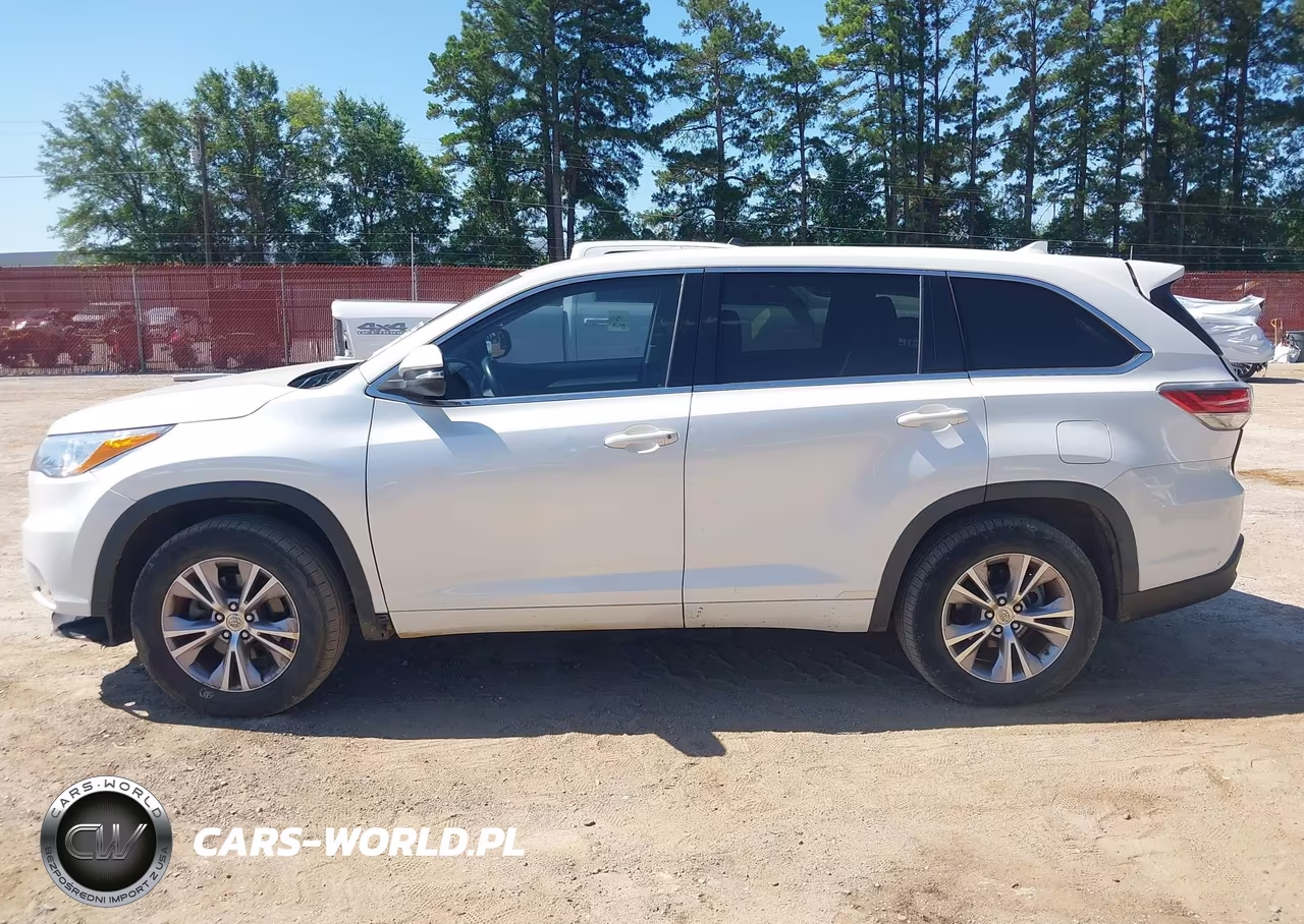 2015 Toyota Highlander Le Plus V6 VIN:5TDZKRFH3FS119380 - 18