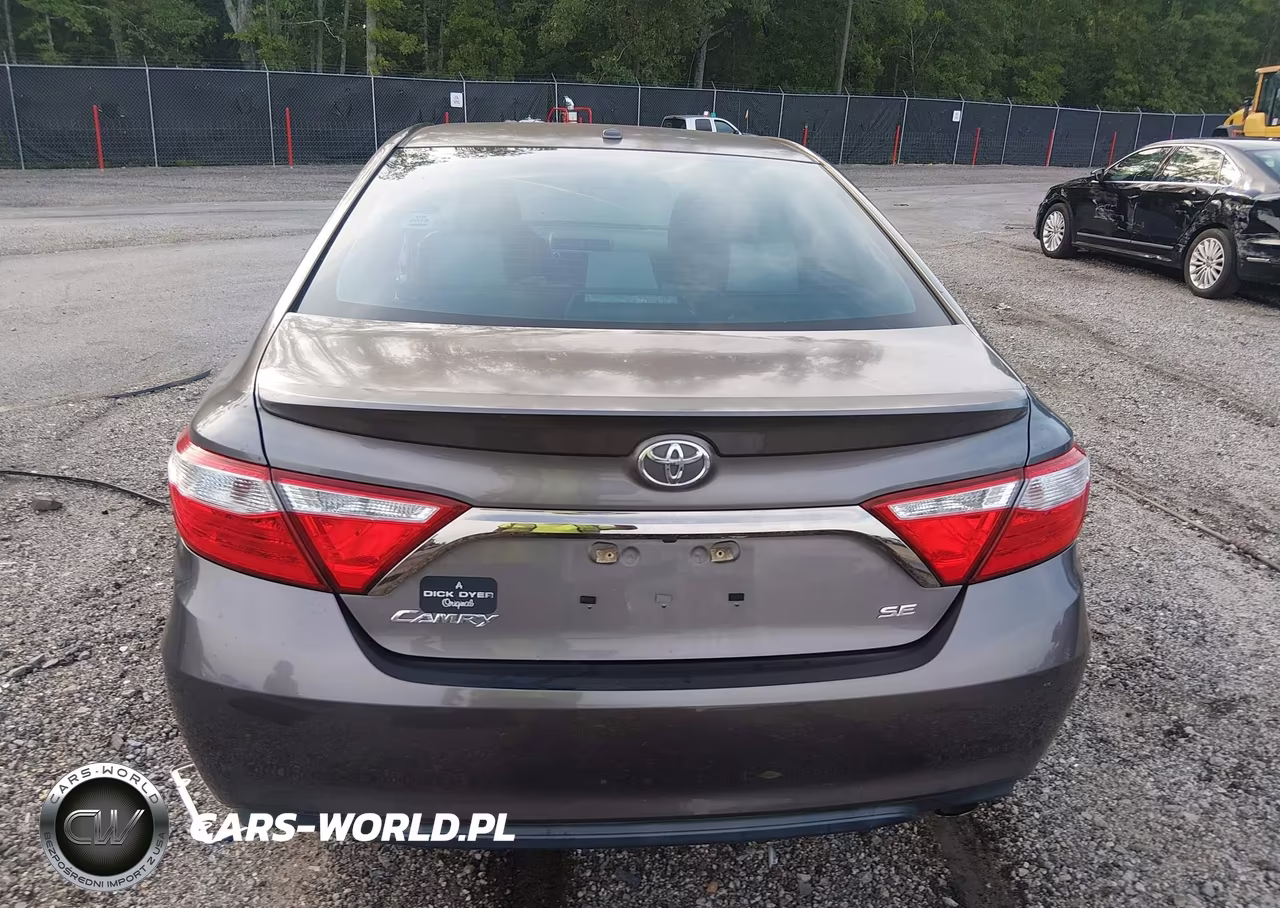 2015 Toyota Camry Se VIN:4T1BF1FK7FU485109 - 17
