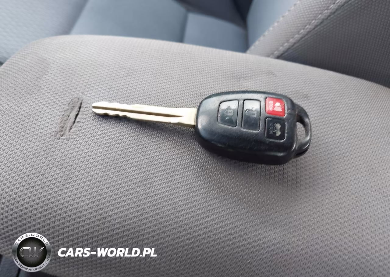 2018 Toyota Corolla Le VIN:5YFBURHE4JP842588 - 11
