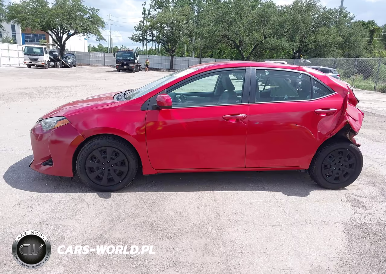 2018 Toyota Corolla Le VIN:5YFBURHE4JP842588 - 14