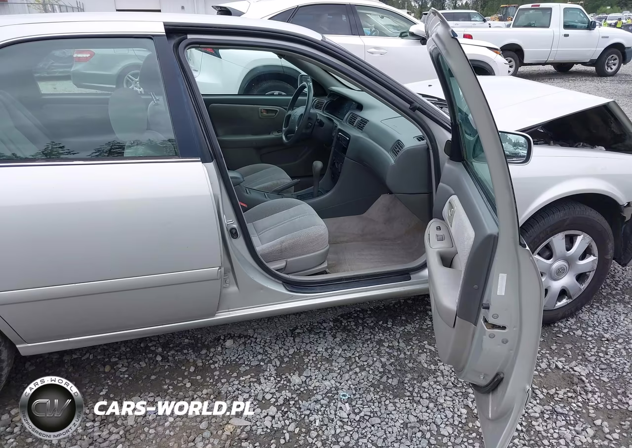 2000 Toyota Camry Le VIN:4T1BG22K8YU658311 - 5