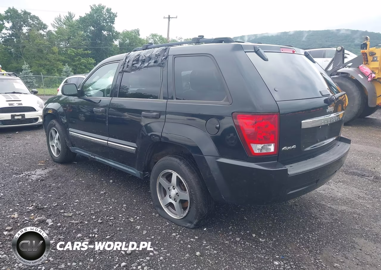 2005 Jeep Grand Cherokee Laredo VIN:1J4GR48K75C723846 - 3