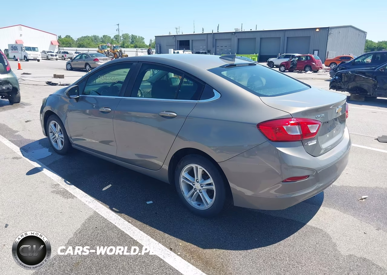 2018 Chevrolet Cruze Lt Auto VIN:1G1BE5SM1J7233832 - 3