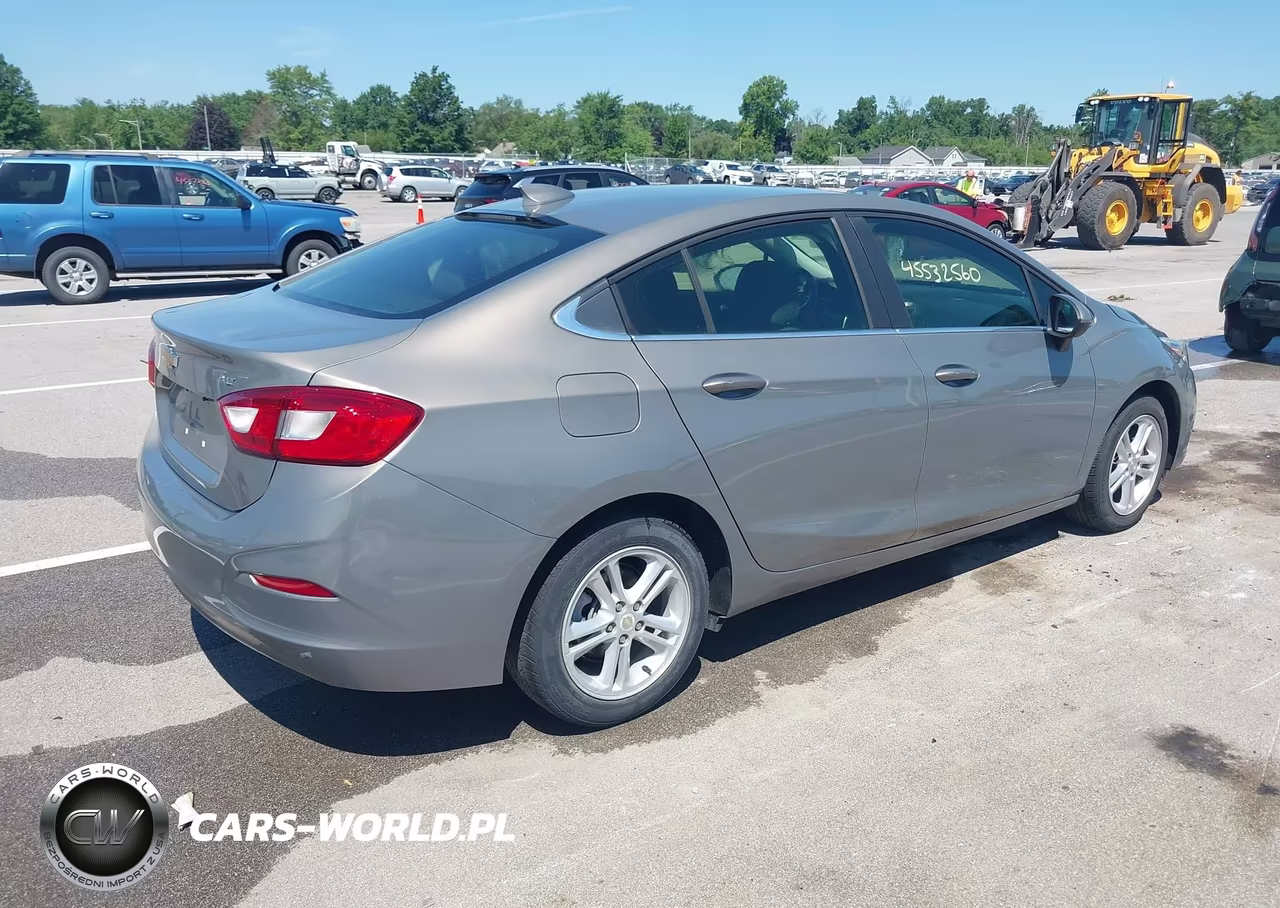 2018 Chevrolet Cruze Lt Auto VIN:1G1BE5SM1J7233832 - 4