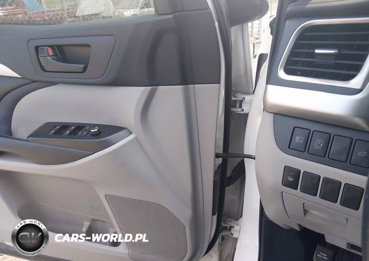 2019 Toyota Highlander Le Plus VIN:5TDBZRFH2KS997048 - 16