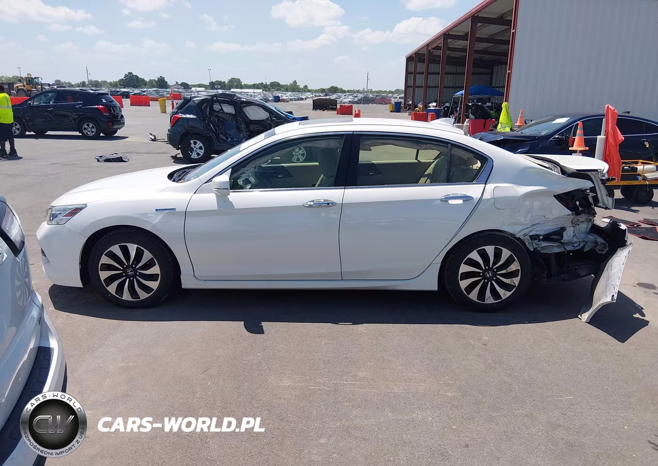 2017 Honda Accord Hybrid Touring VIN:JHMCR6F77HC006798 - 14