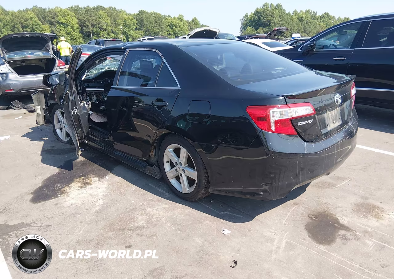 2014 Toyota Camry Se VIN:4T1BF1FK2EU470919 - 3