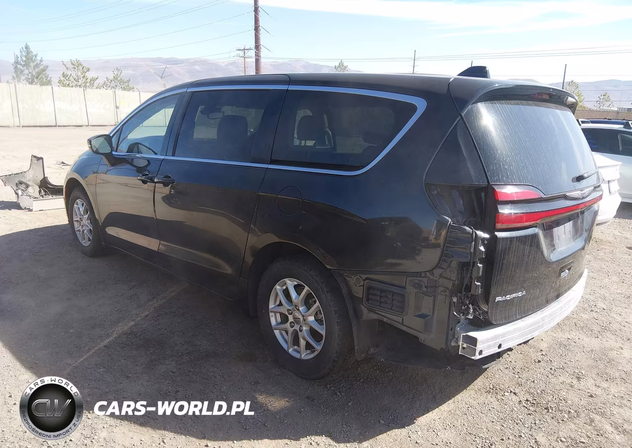 2023 Chrysler Pacifica Touring L VIN:2C4RC1BG3PR624910 - 3