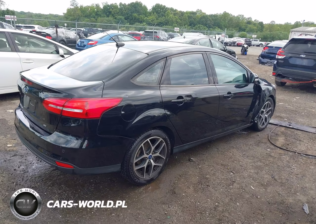 2017 Ford Focus Sel VIN:1FADP3H22HL219126 - 4