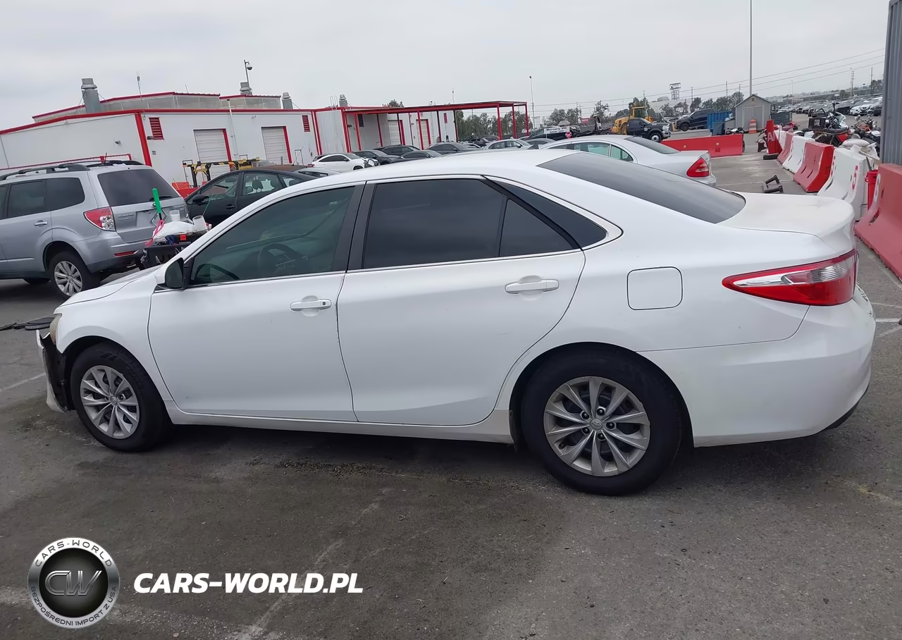 2016 Toyota Camry Le VIN:4T1BF1FK1GU157606 - 14