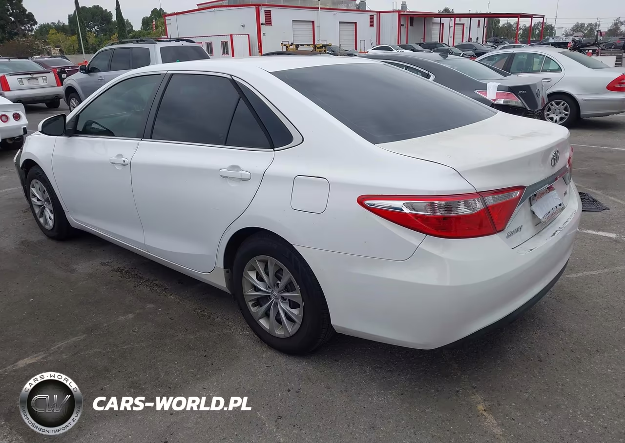 2016 Toyota Camry Le VIN:4T1BF1FK1GU157606 - 3