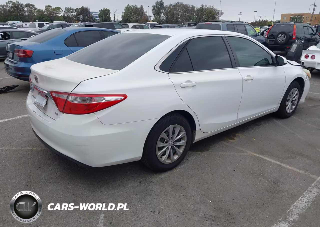2016 Toyota Camry Le VIN:4T1BF1FK1GU157606 - 4