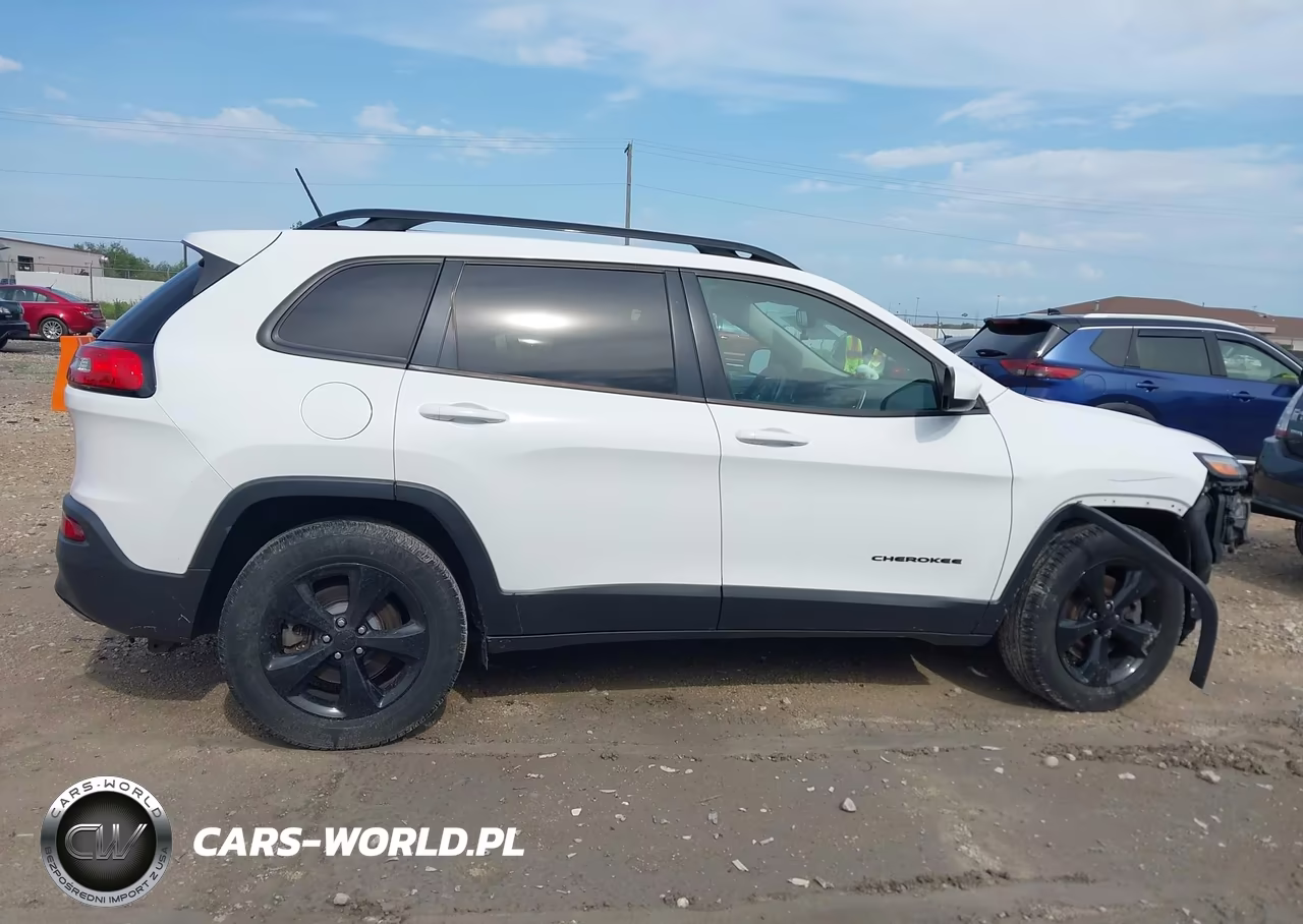 2018 Jeep Cherokee Latitude 4X4 VIN:1C4PJMCX8JD505984 - 14