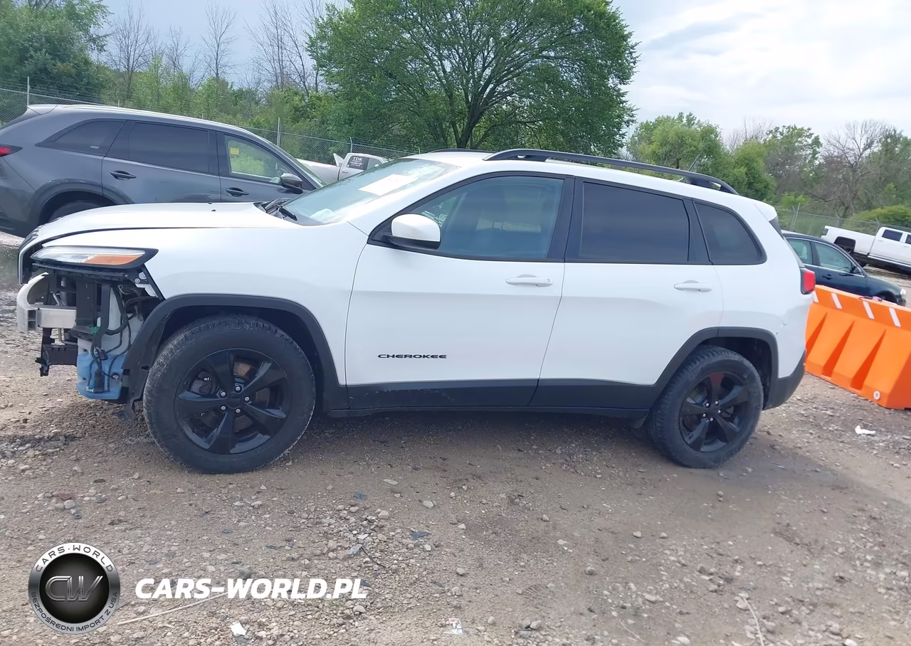 2018 Jeep Cherokee Latitude 4X4 VIN:1C4PJMCX8JD505984 - 15