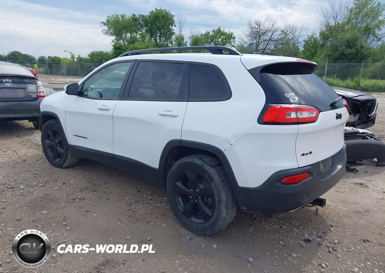 2018 Jeep Cherokee Latitude 4X4 VIN:1C4PJMCX8JD505984 - 3