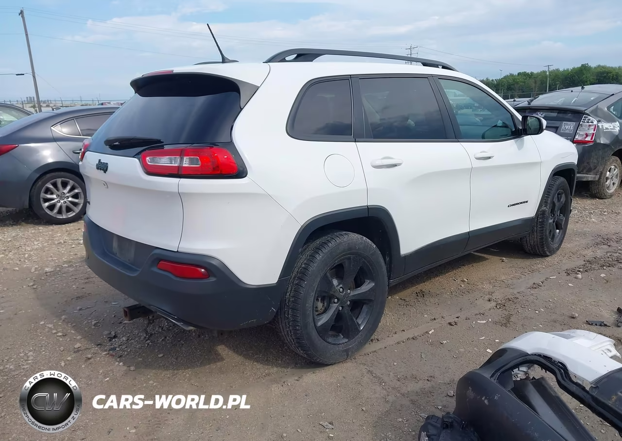 2018 Jeep Cherokee Latitude 4X4 VIN:1C4PJMCX8JD505984 - 4