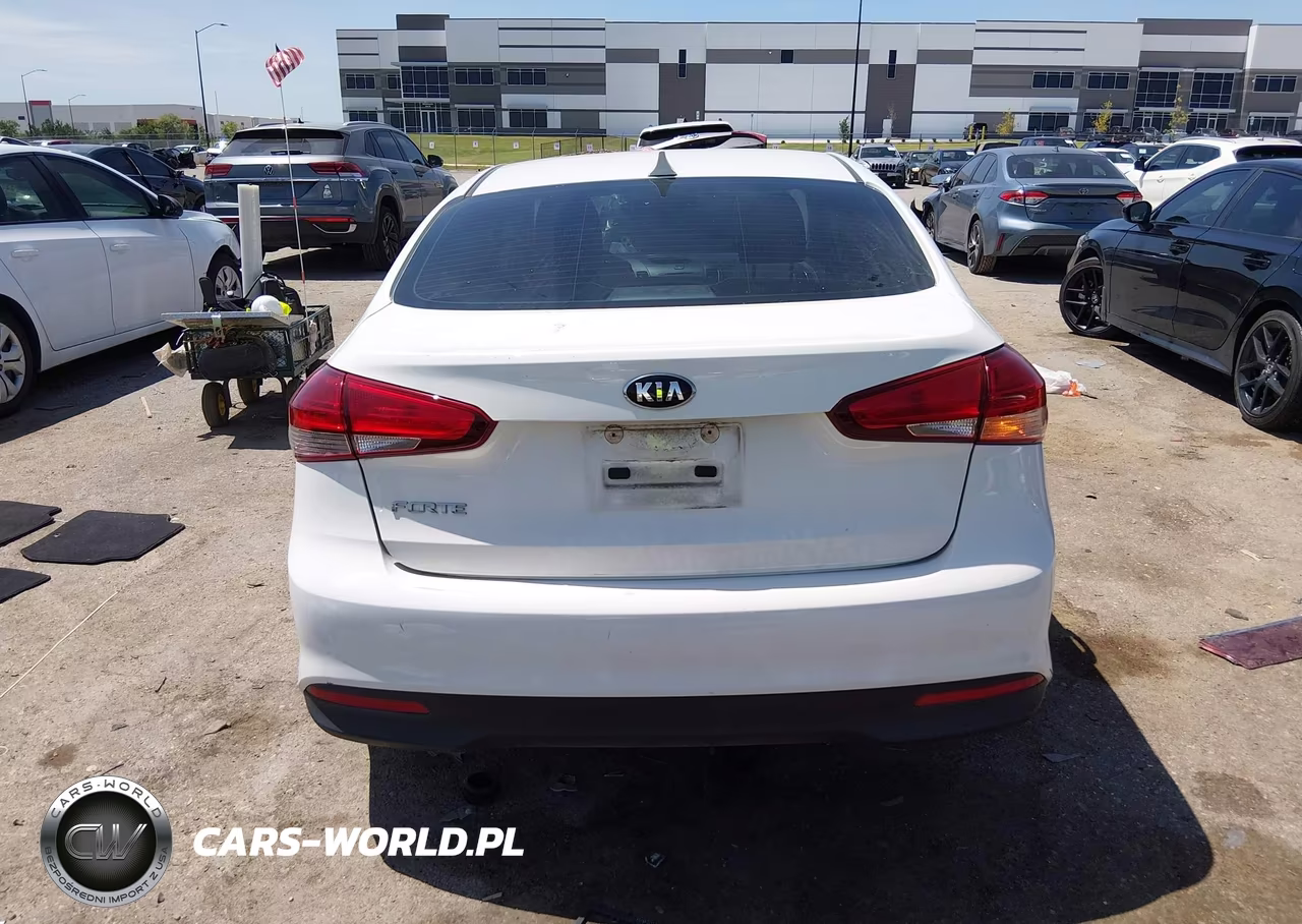 2018 Kia Forte Lx VIN:3KPFK4A75JE229192 - 16