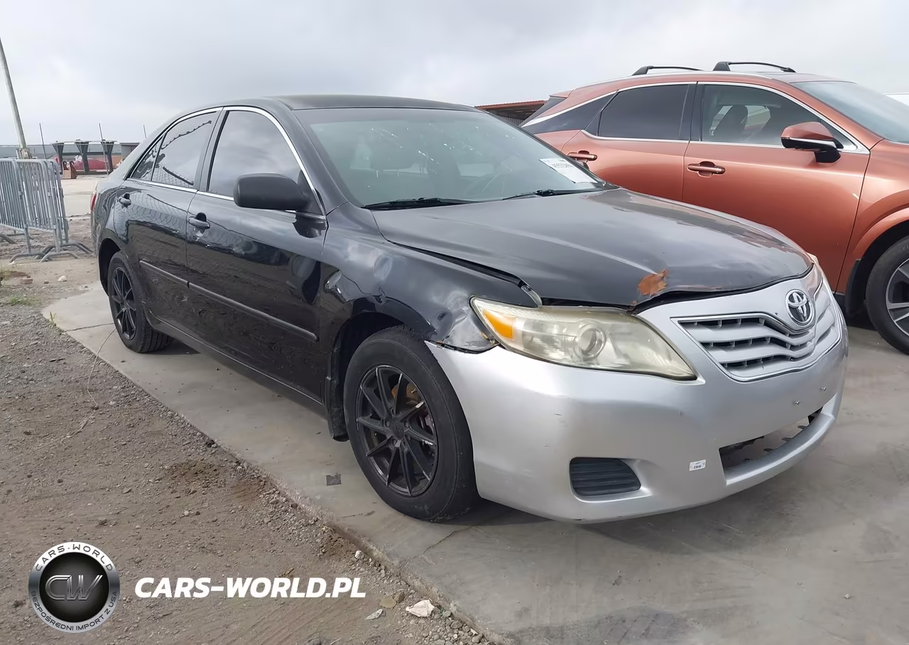 2010 Toyota Camry Le – zdjęcie 1 z 14