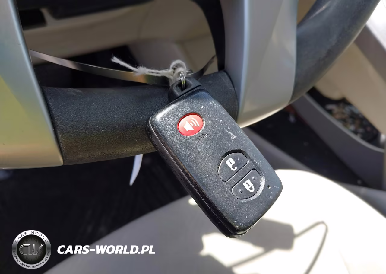 2013 Toyota Prius Two VIN:JTDKN3DUXD5660953 - 11