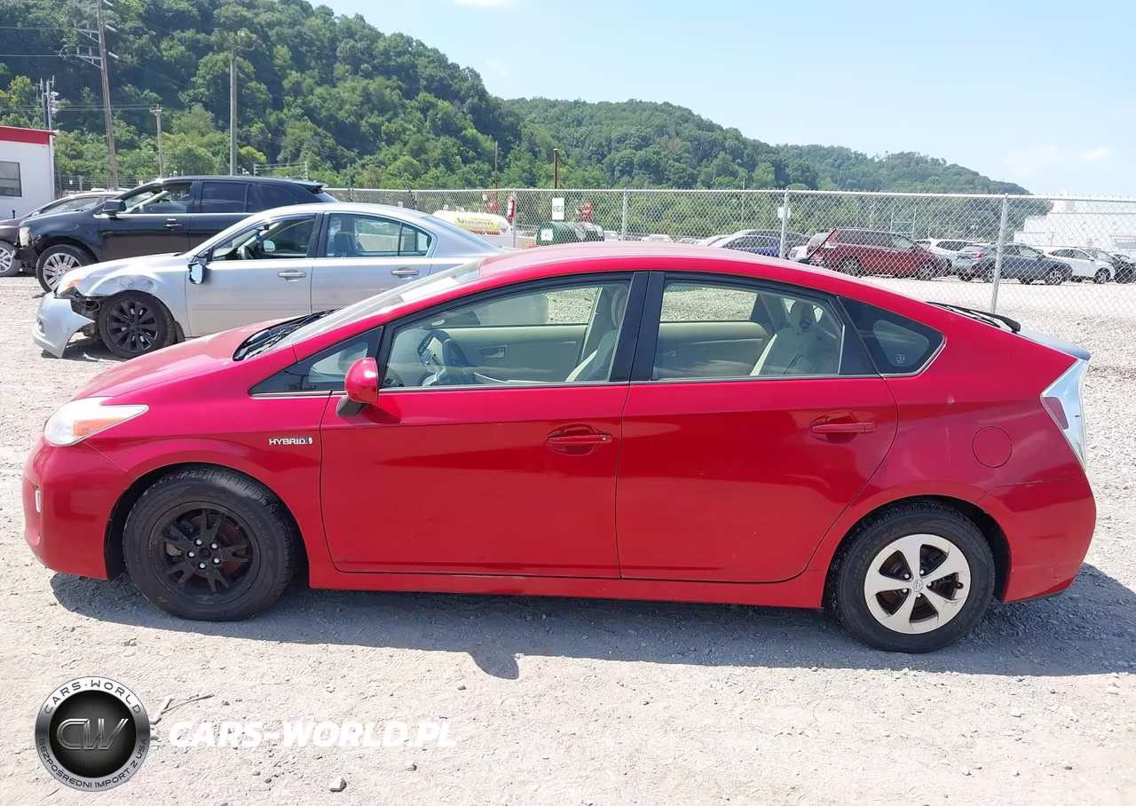 2013 Toyota Prius Two VIN:JTDKN3DUXD5660953 - 15